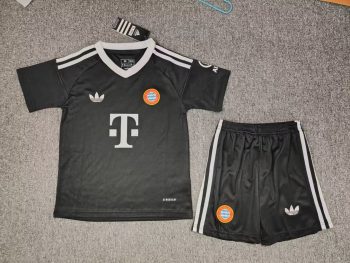 Goalkeepers 24-25 kids wear Bayern black customize name and number
