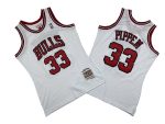 Bulls # 33 white 97-98 Mitchell throwback jersey - Scotty. Pippen